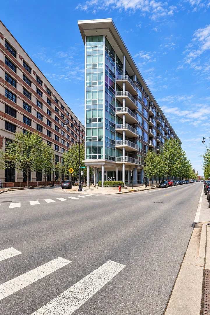 1 bed, 907 sqft, $3,100 — Photo 1