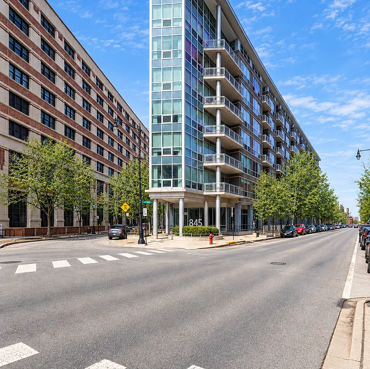 845 N Kingsbury St #412