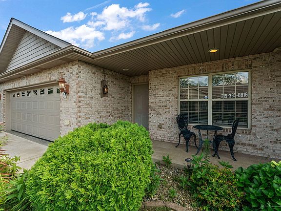 2nd image of 901 Veterans Ln