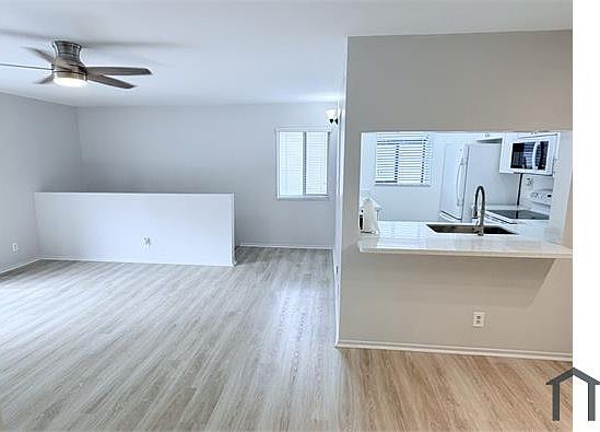 5th image of 117 Gardens Dr APT 201