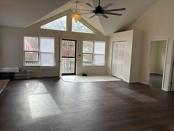3rd image of 1008 W Dale Ave