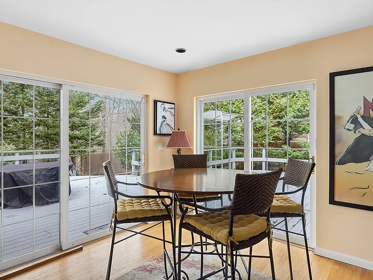 Laurel Ln — Photo 11