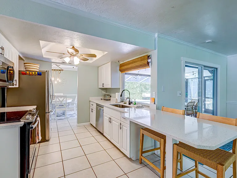 2239 Wells Ave — Photo 6