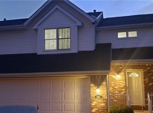 5427 Village Station Cir, Williamsville, NY