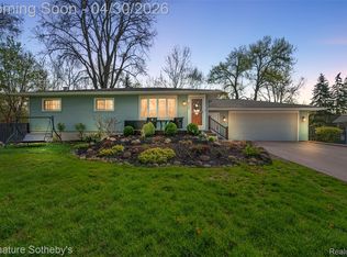 2721 Midvale Dr, Rochester Hills, MI 48309