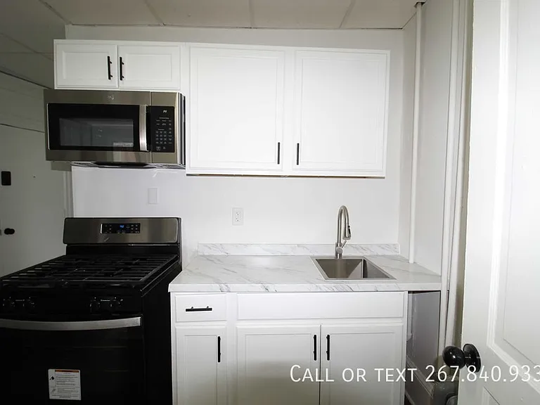 2119-2121 W 3rd St #2 — Photo 11