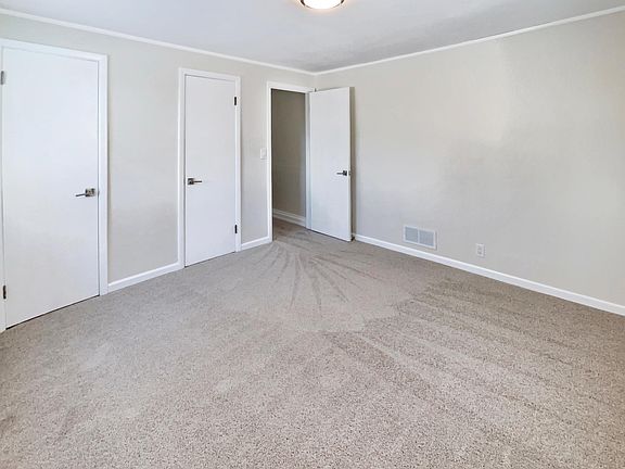 5th image of 4631 Lynwood Ter