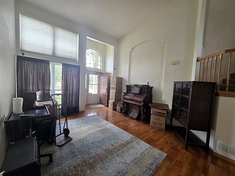 2800 E Bridleway Ct — Photo 3