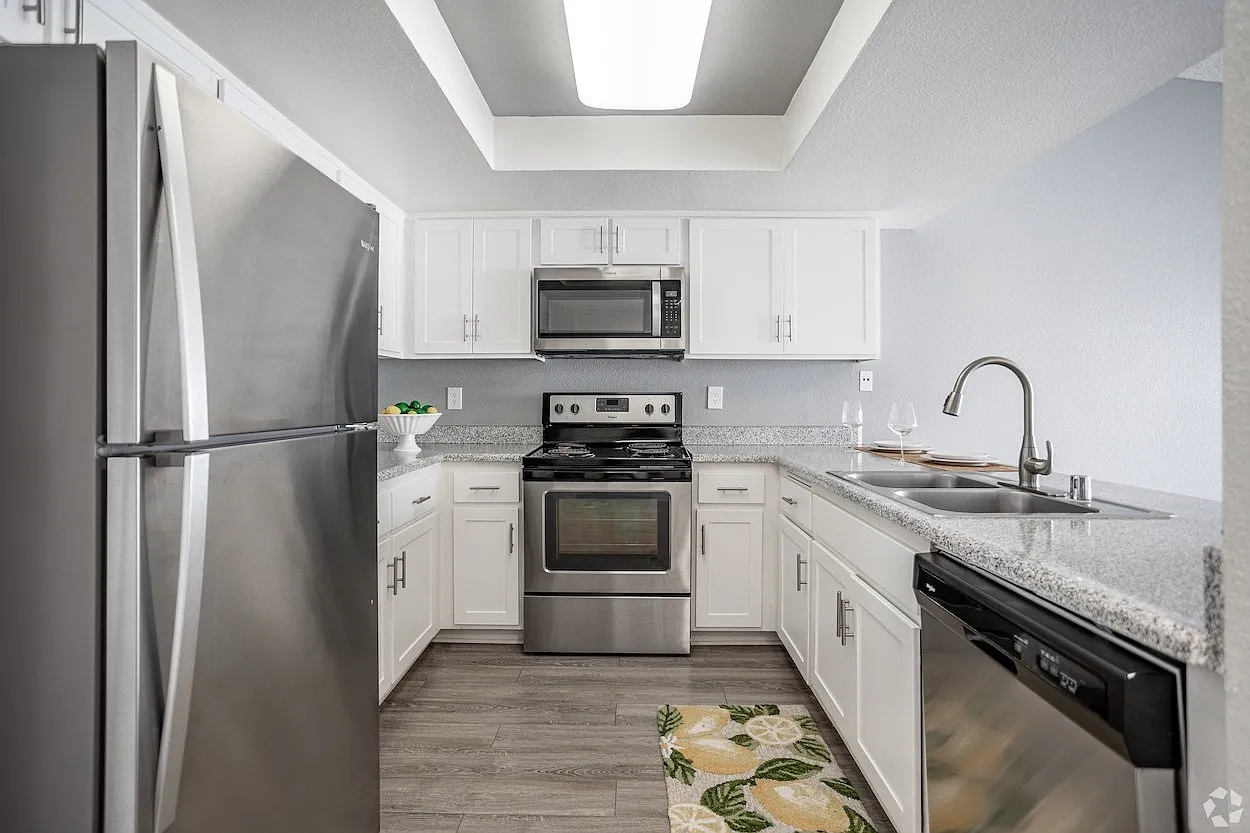 Harbor Cliff Apartments — Photo 3