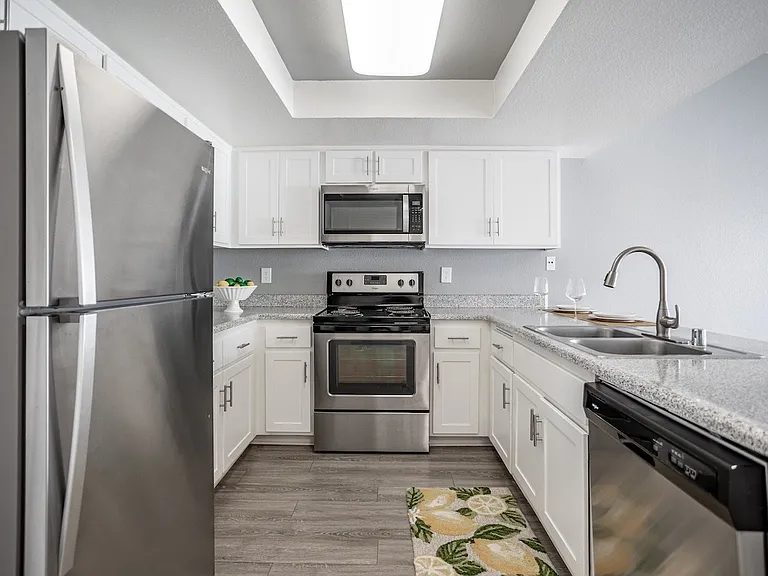 Harbor Cliff Apartments — Photo 3