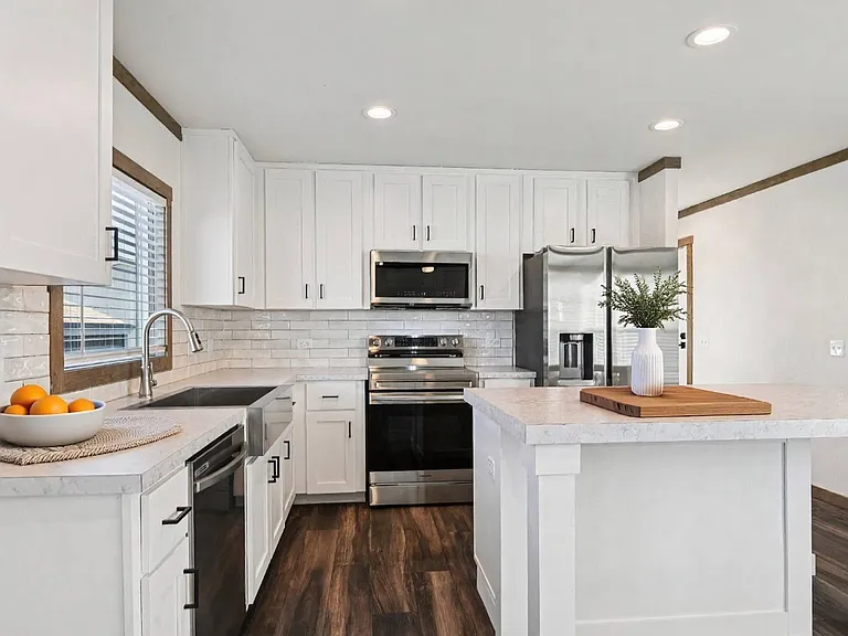 1614 Swallowtail Dr — Photo 2