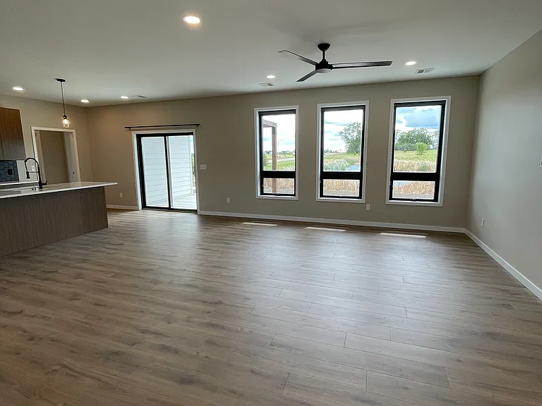 328 E Blue Bell Dr — Photo 4