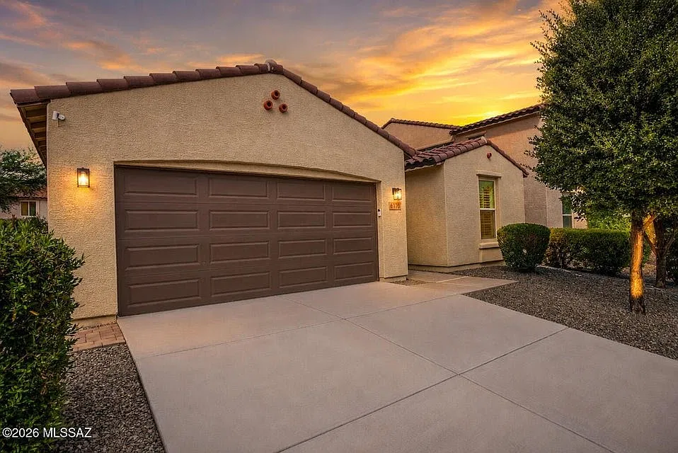 4 bed, 2375 sqft, $2,500 — Photo 1