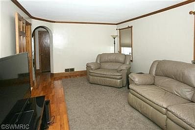 4th image of 66 31st St N