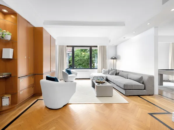 101 Central Park West image 17 of 24