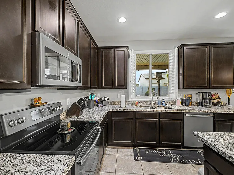 18235 W Ida Ln — Photo 19