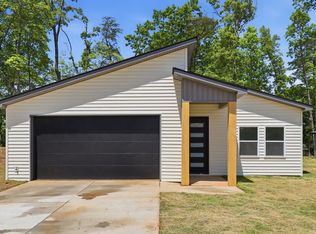 1077 Country Club Rd, Pickens, SC 29671