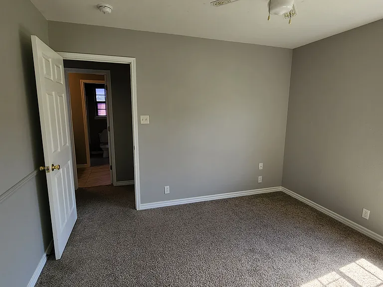 1805 Sharon Dr — Photo 10