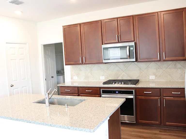 1012 West Dr — Photo 11