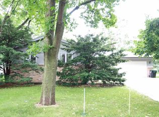 2520 Hillview Rd, Mounds View, MN 55112