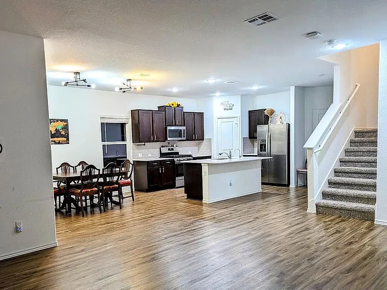 1005 Bluewood Bnd — Photo 26
