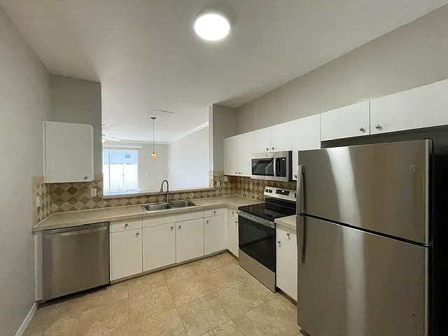 Kitchen - Brand New Appliances!