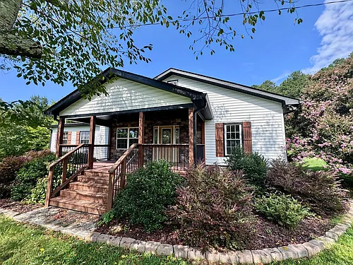 169 Gaines Rd NE Photo 1