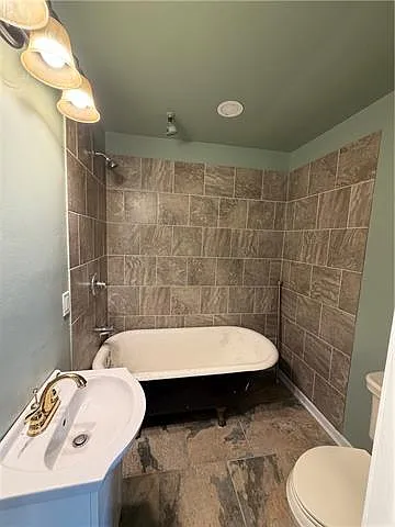 824 Cambronne St — Photo 7