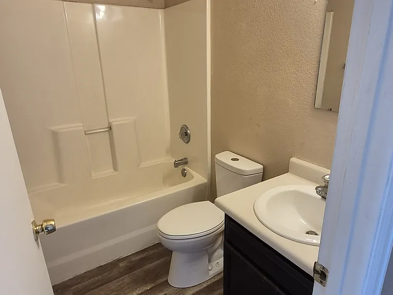 1709 Oakshire Ln — Photo 6