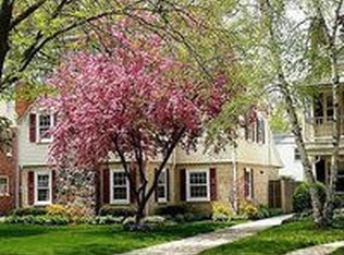 6025 N Bay Ridge Ave, Whitefish Bay, WI 53217