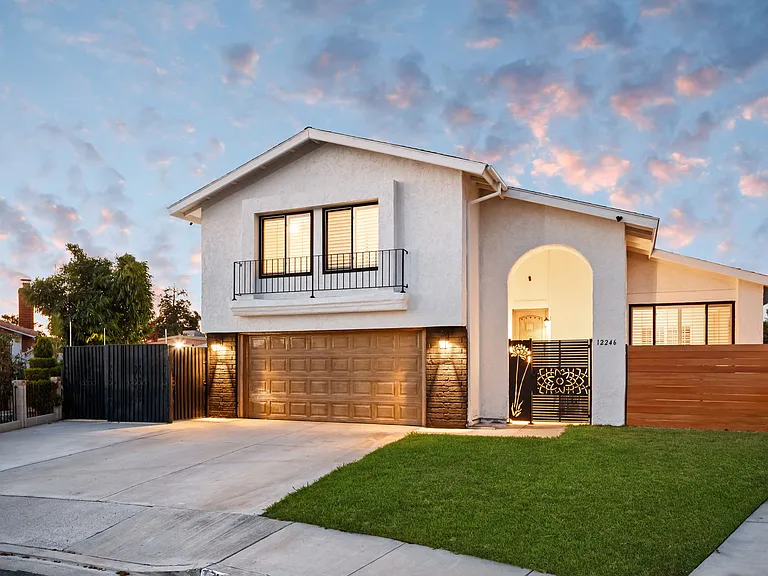 12246 Janet St — Photo 2