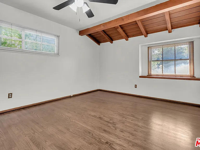 9322 Lasaine Ave — Photo 14