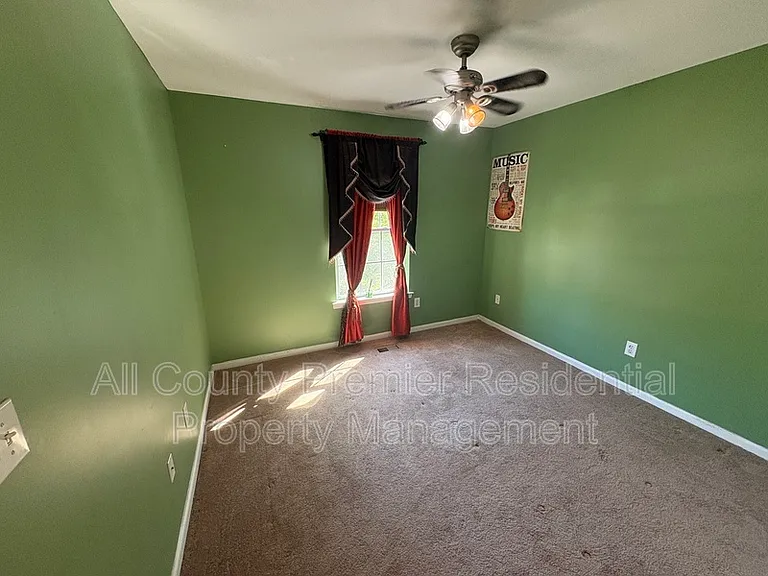 74 Oxford Ct — Photo 8