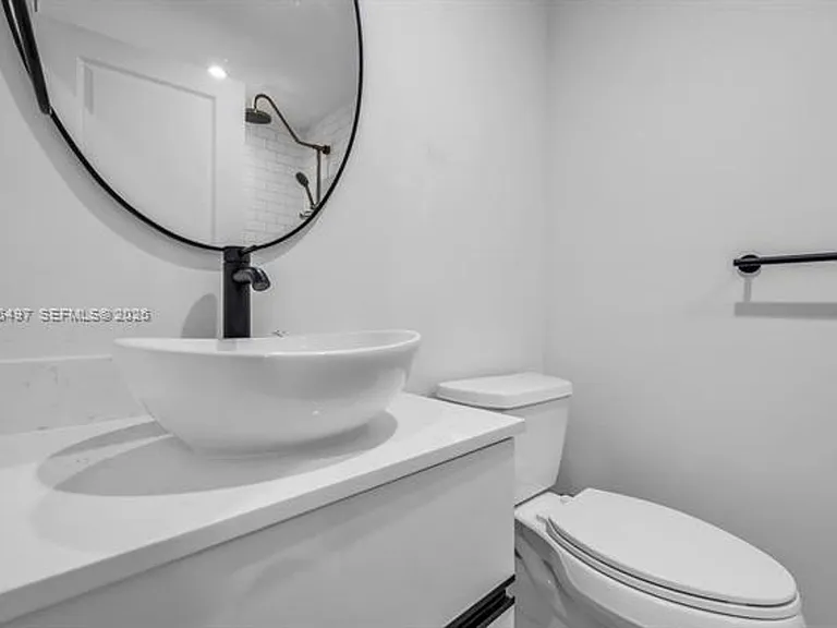1411 NE 101st St — Photo 24