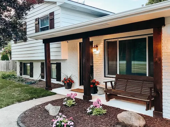 7184 Holcomb Rd, Clarkston, MI 48346