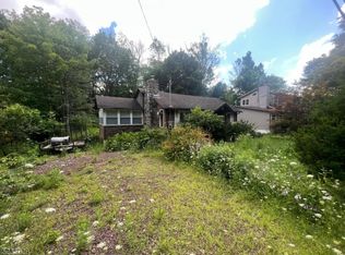 3 Muscotah Rd, Highland Lakes, NJ 07422