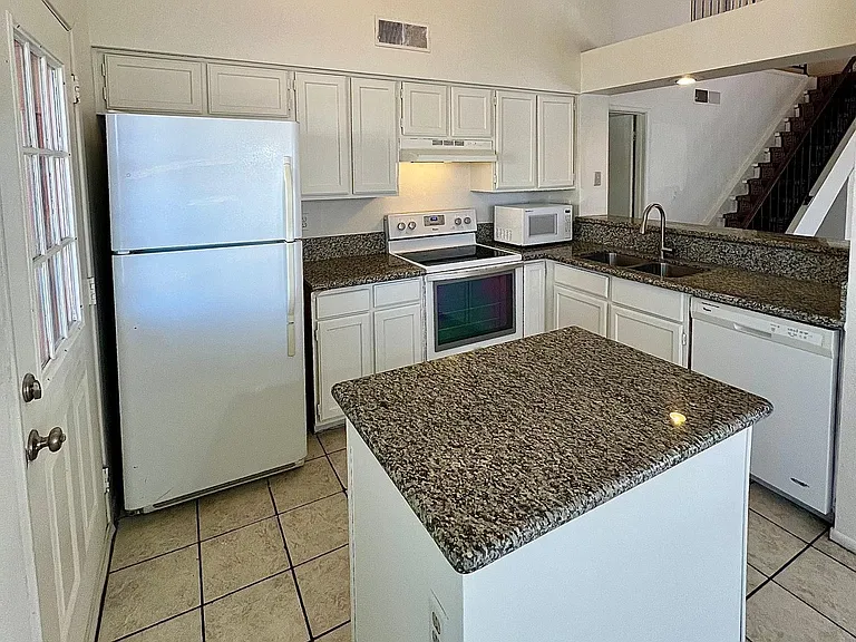 20828 N 21st Ave — Photo 10