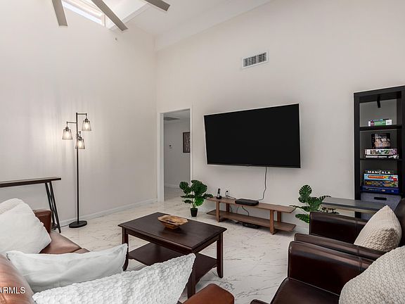 3rd image of 10441 W TWIN OAKS Drive