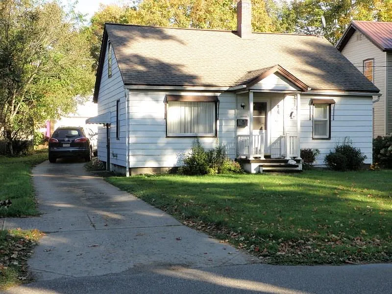 342 Marion St photo 1