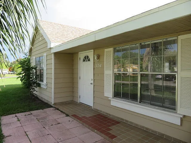 4 bed, 2.0 bath, 1362 sqft, $2,280 — Photo 2