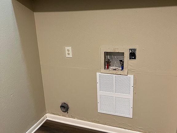 2nd image of 1716 Preston Dr #1716