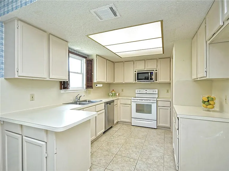 11502 Toledo Dr — Photo 12