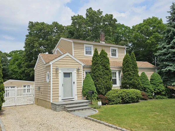 15 Whitney Avenue, East Norwich, NY 11732