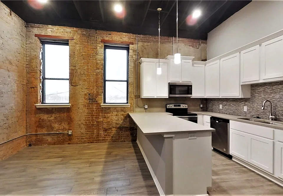 212 N Bryan Ave #201