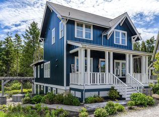 76 Horseshoe Ln, Pacific Beach, WA 98571