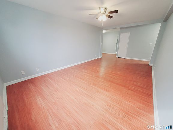 4th image of 39 Glenbrook Rd APT 2T