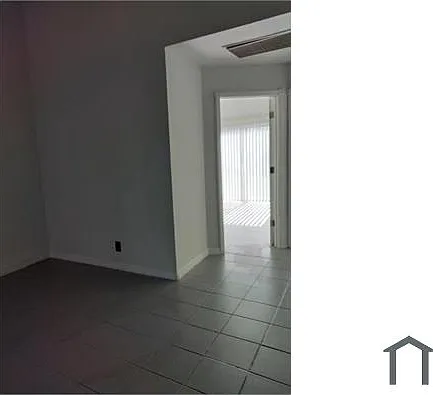 2401 NW 55th Ter — Photo 8
