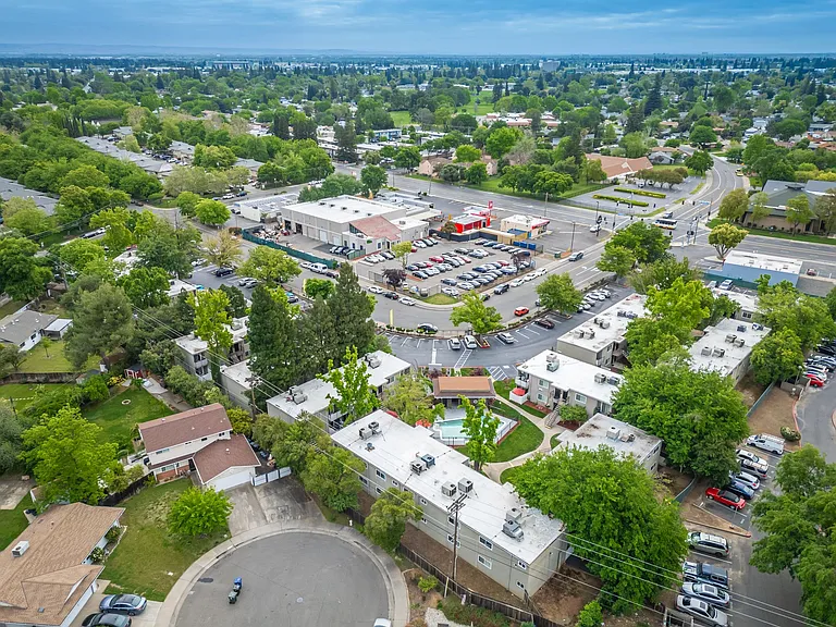 Gold Creek Apartments — Photo 20