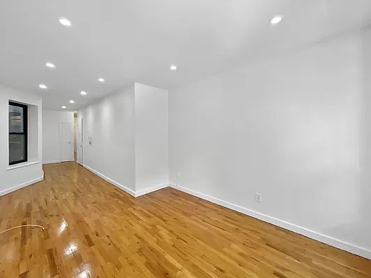 1st image of 313 W 116th St APT 2b