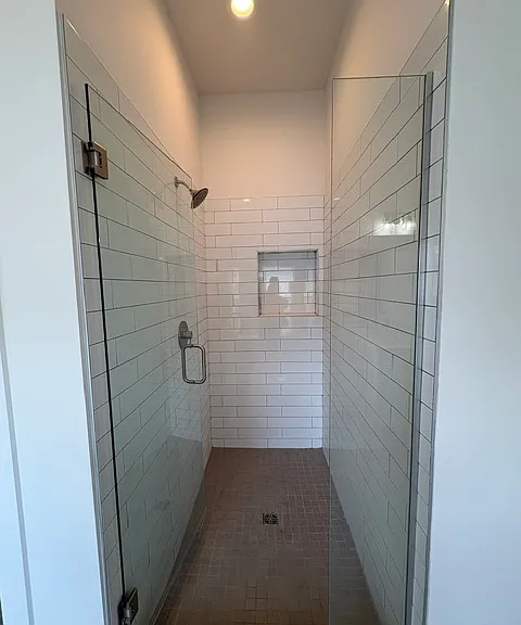 Separate bathtub and shower